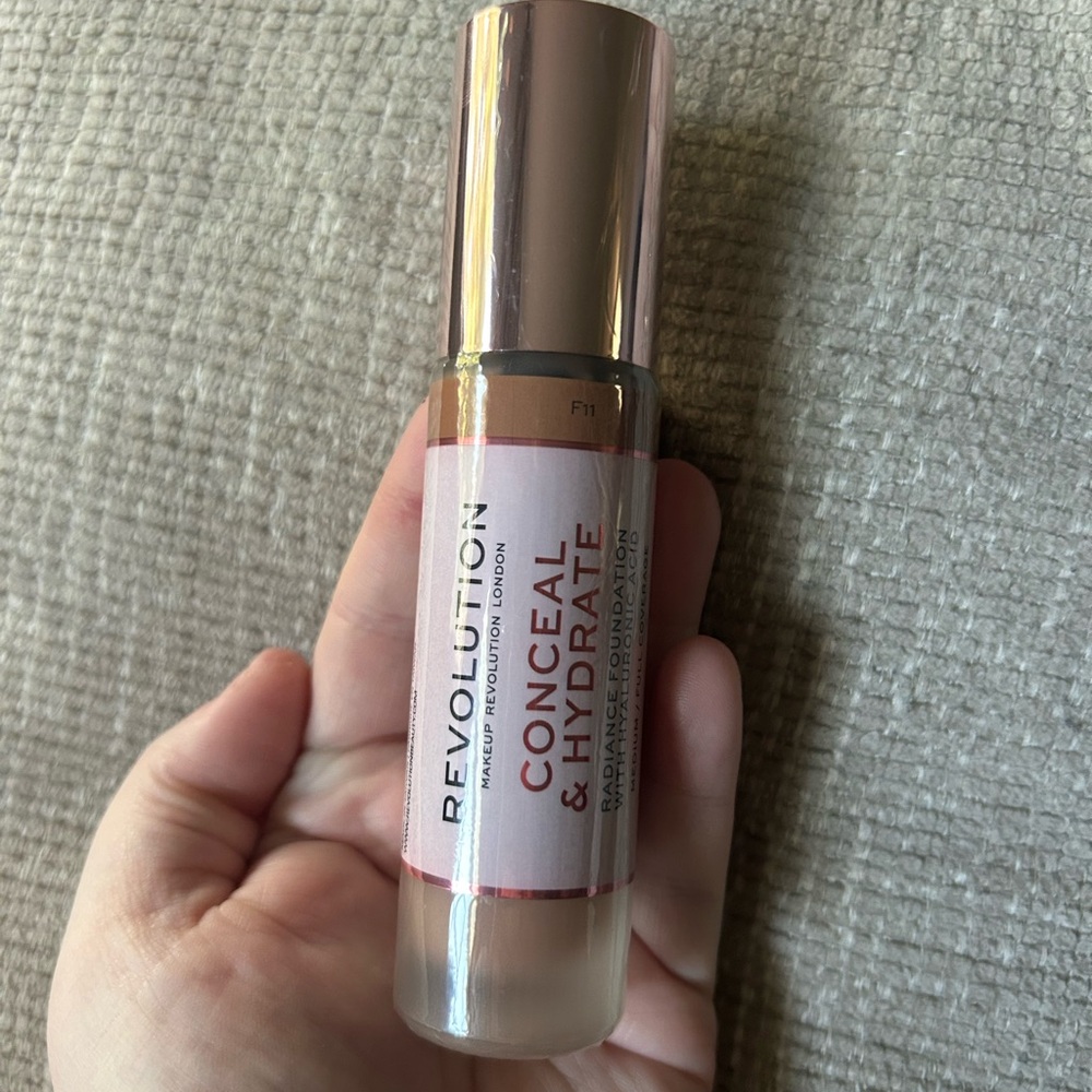 NWT Revolution concealer and hydrate foundation